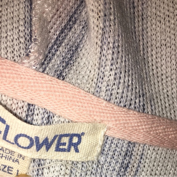 Wallflower Top pullover with Hoodie - Picture 2 of 3